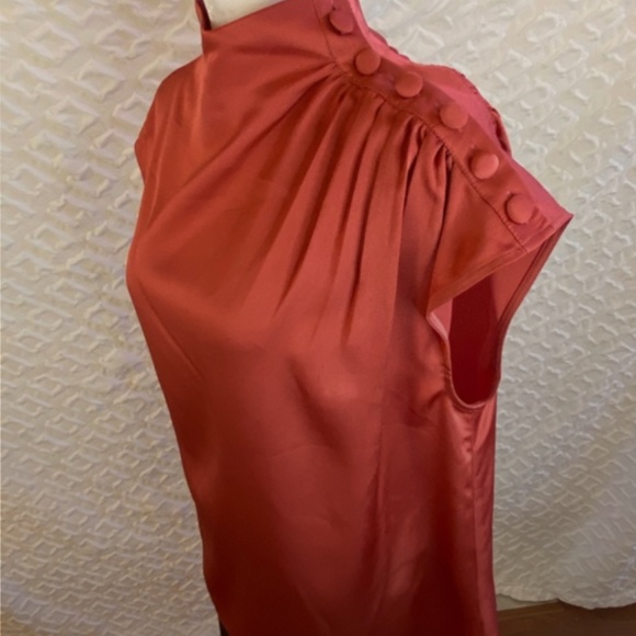 Vince Camuto Satin Button Detail Top Rust, Medium - Picture 7 of 7